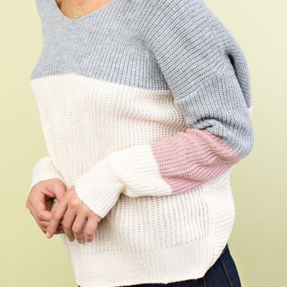 Open Back Twisted Knot Grey Color Block Sweater - Picture 2 of 3